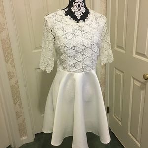 🛍🎁White Lace Circle skirt dress Sz 12